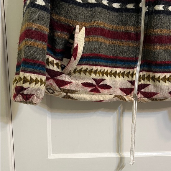 Multicolor Patterned Sweater - Picture 4 of 6